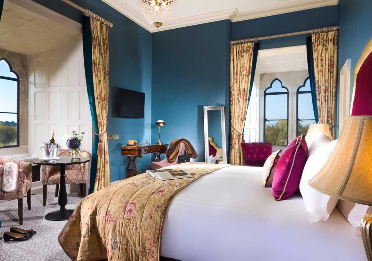 Luxury Castle Bedroom,976520083:JPEG